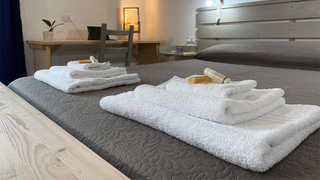 I Tre Schen Otel Calasetta Dış mekan fotoğraf