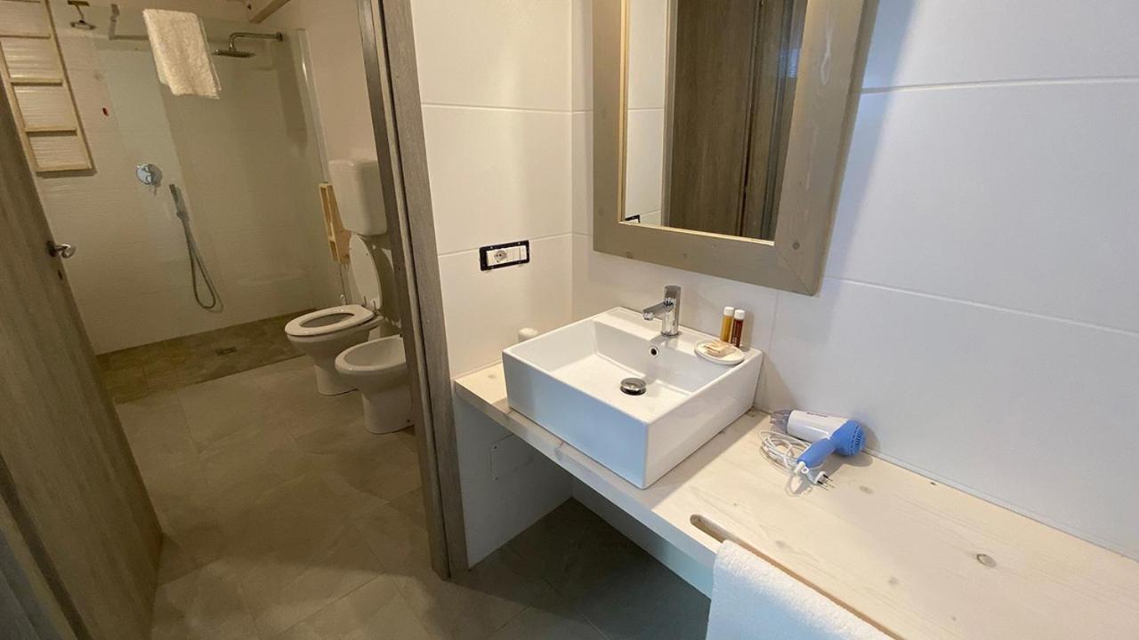 I Tre Schen Otel Calasetta Dış mekan fotoğraf